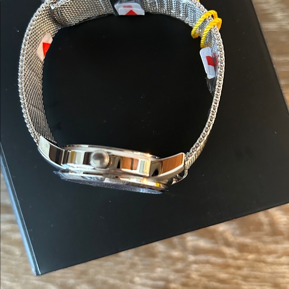 Invicta women’s Pink Dial with Silver Mesh Band Watch - Picture 6 of 6